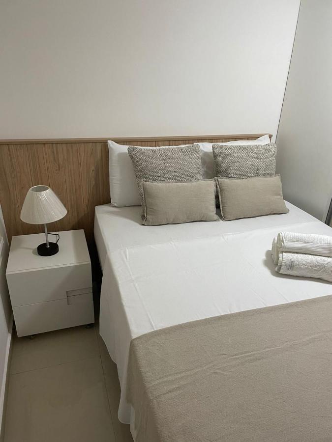 Apartamento moderno e super confortável localizado a alguns passos da Praia Grande Arraial do Cabo Exterior foto